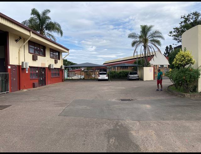 1,010M² WAREHOUSE TO LET IN MAXMEAD